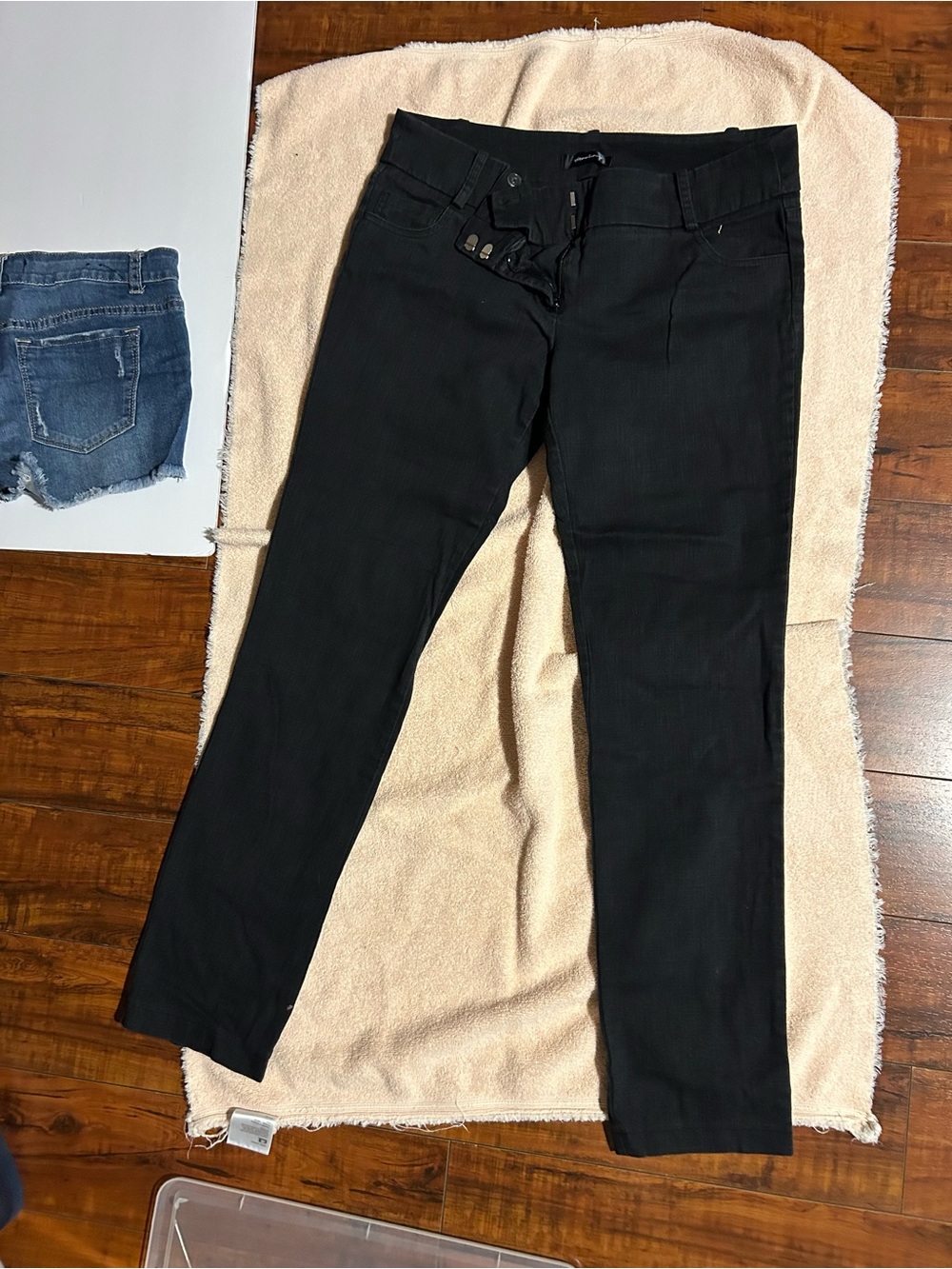 Black Straight Leg Women’s Jeans - Classic Everyday Style